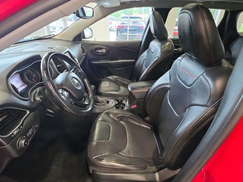 Used 2019 Jeep Cherokee Trailhawk AWD/4WD image 19