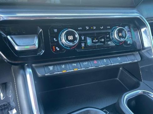 Used 2024 GMC Sierra 2500 Denali Ultimate image 16