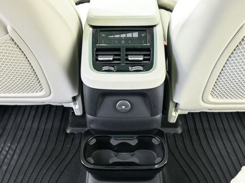 Certified 2022 Volvo XC90 T8 Inscription w/ Advanced Package AWD/4WD image 21