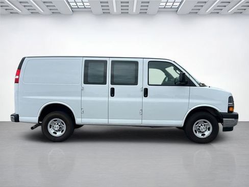 Used 2024 Chevrolet Express 2500 w/ Driver Convenience Package RWD image 3