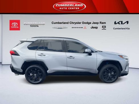 Used 2022 Toyota RAV4 SE image 9