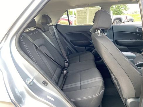 Used 2025 Hyundai Venue SEL FWD image 14