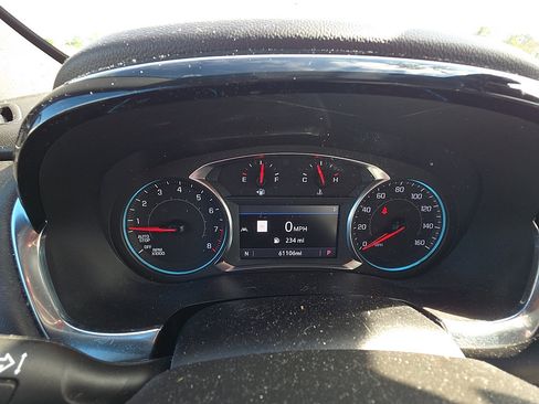 Used 2023 Chevrolet Traverse RS FWD image 2