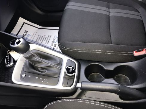 Used 2025 Hyundai Venue SEL image 20