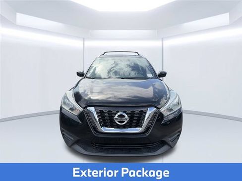 Used 2018 Nissan Kicks SV w/ Exterior Package FWD image 2