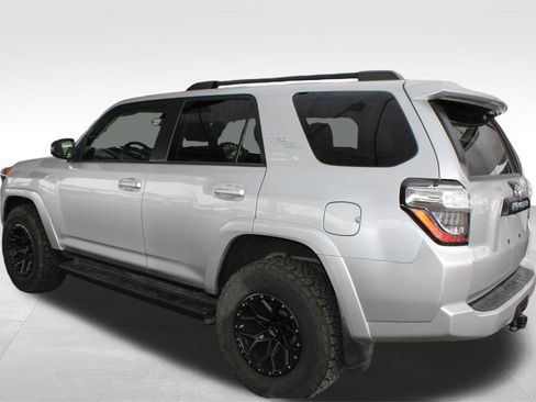 Used 2020 Toyota 4Runner TRD Off-Road AWD/4WD image 13