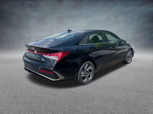 New 2025 Hyundai Elantra Limited image 31