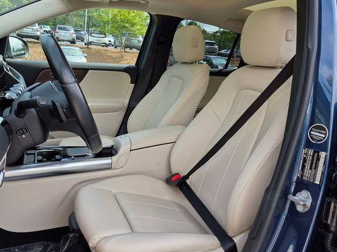 Used 2021 Mercedes-Benz GLA 250 4MATIC w/ Premium Package image 17
