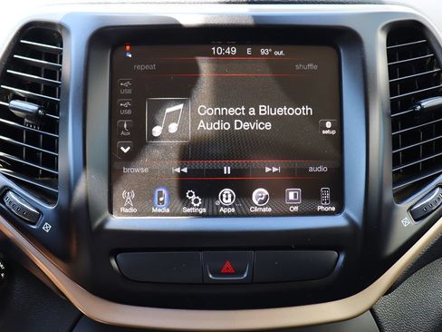 Used 2017 Jeep Cherokee Latitude FWD image 46