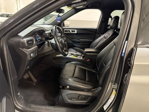 Used 2020 Ford Explorer XLT w/ Equipment Group 202A AWD/4WD image 6