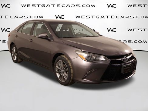 Used 2017 Toyota Camry SE w/ Moonroof Package FWD image 39