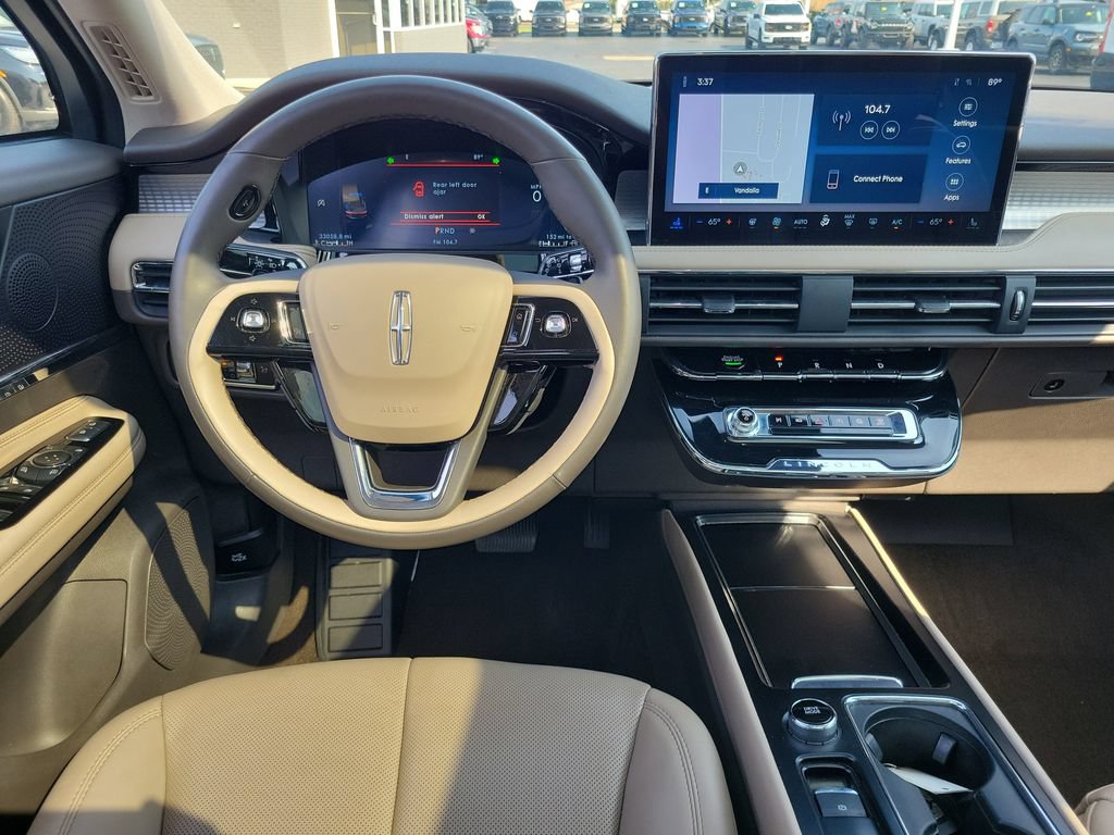 Certified 2023 Lincoln Corsair AWD w/ Equipment Group 101A image 12