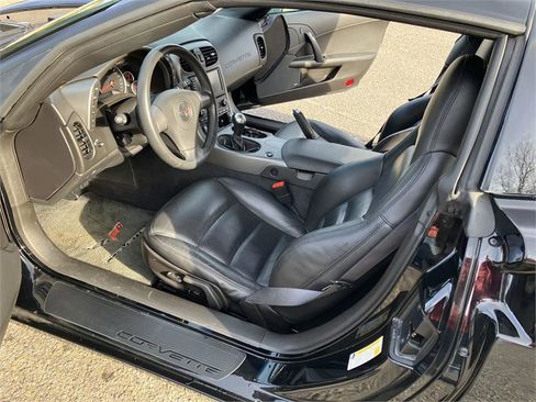 Used 2006 Chevrolet Corvette Coupe w/ Preferred Equipment Group image 15