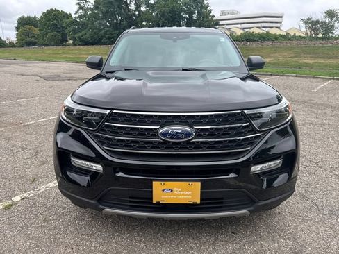 Used 2023 Ford Explorer XLT w/ Equipment Group 202A AWD/4WD image 3
