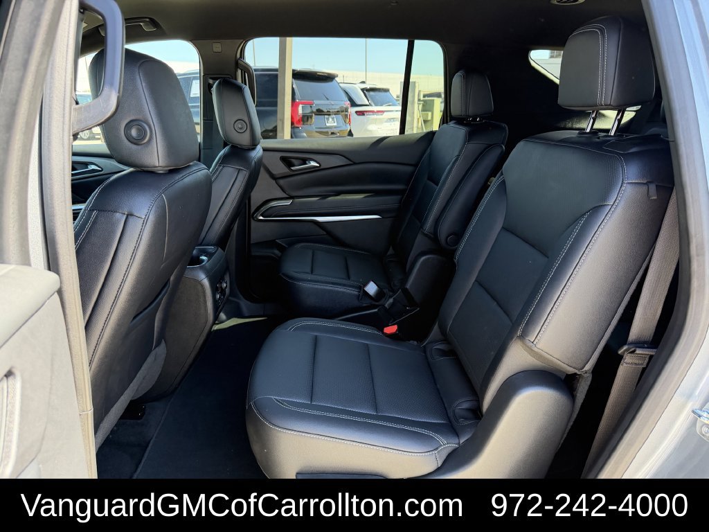 Used 2025 Chevrolet Traverse LT FWD image 28