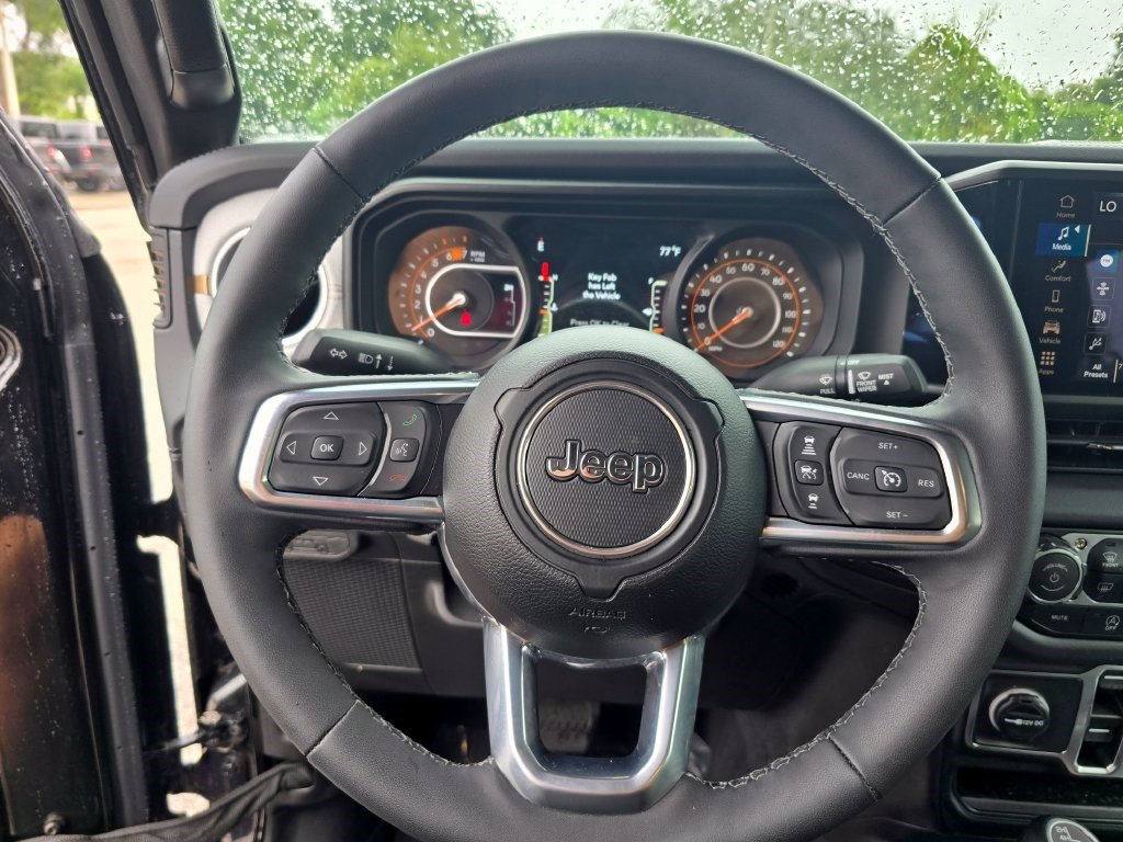 Used 2026 Jeep Wrangler Unlimited Sahara AWD/4WD image 16