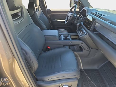 Used 2025 Land Rover Defender 110 AWD/4WD image 10