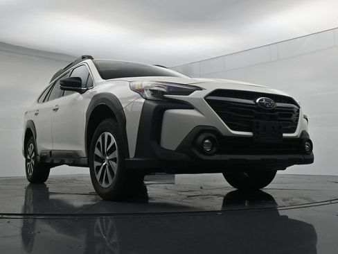 Used 2024 Subaru Outback Premium AWD/4WD image 18