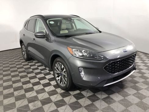 Used 2021 Ford Escape Titanium image 2
