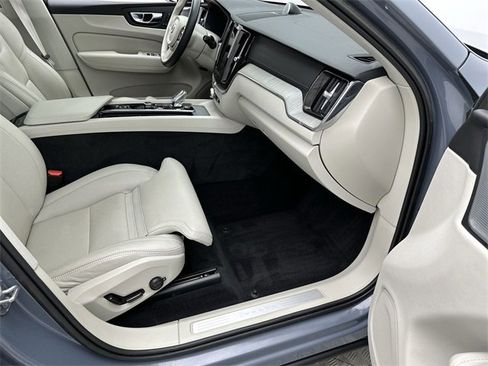 Certified 2023 Volvo XC60 B5 Ultimate w/ Climate Package image 25