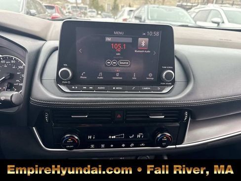 Used 2022 Nissan Rogue SV image 21