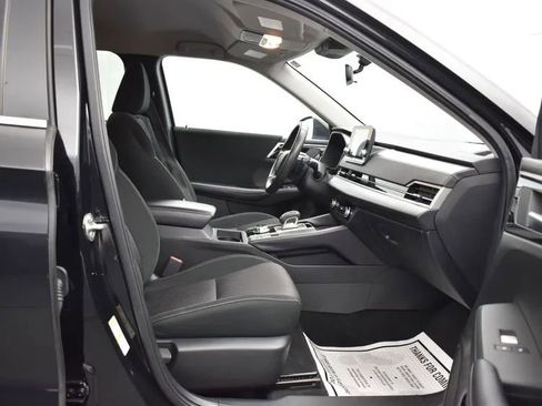 Used 2024 Mitsubishi Outlander ES image 17