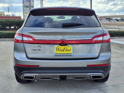 Used 2017 Lincoln MKX Reserve w/ Driver Assistance Package image 5