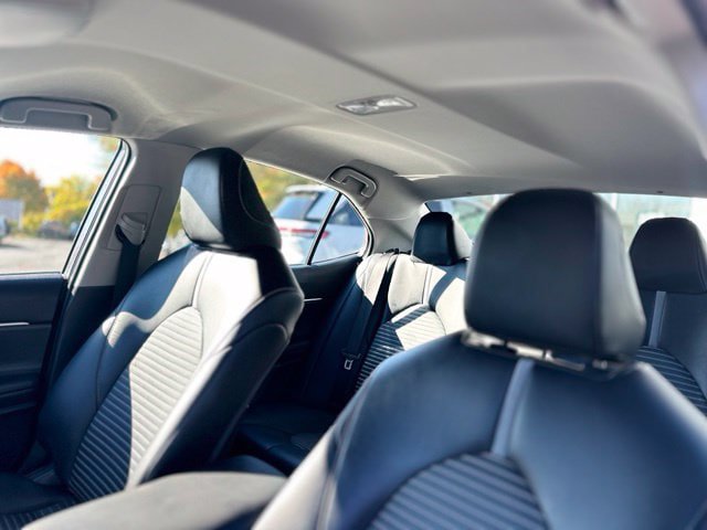 Used 2018 Toyota Camry SE FWD image 11