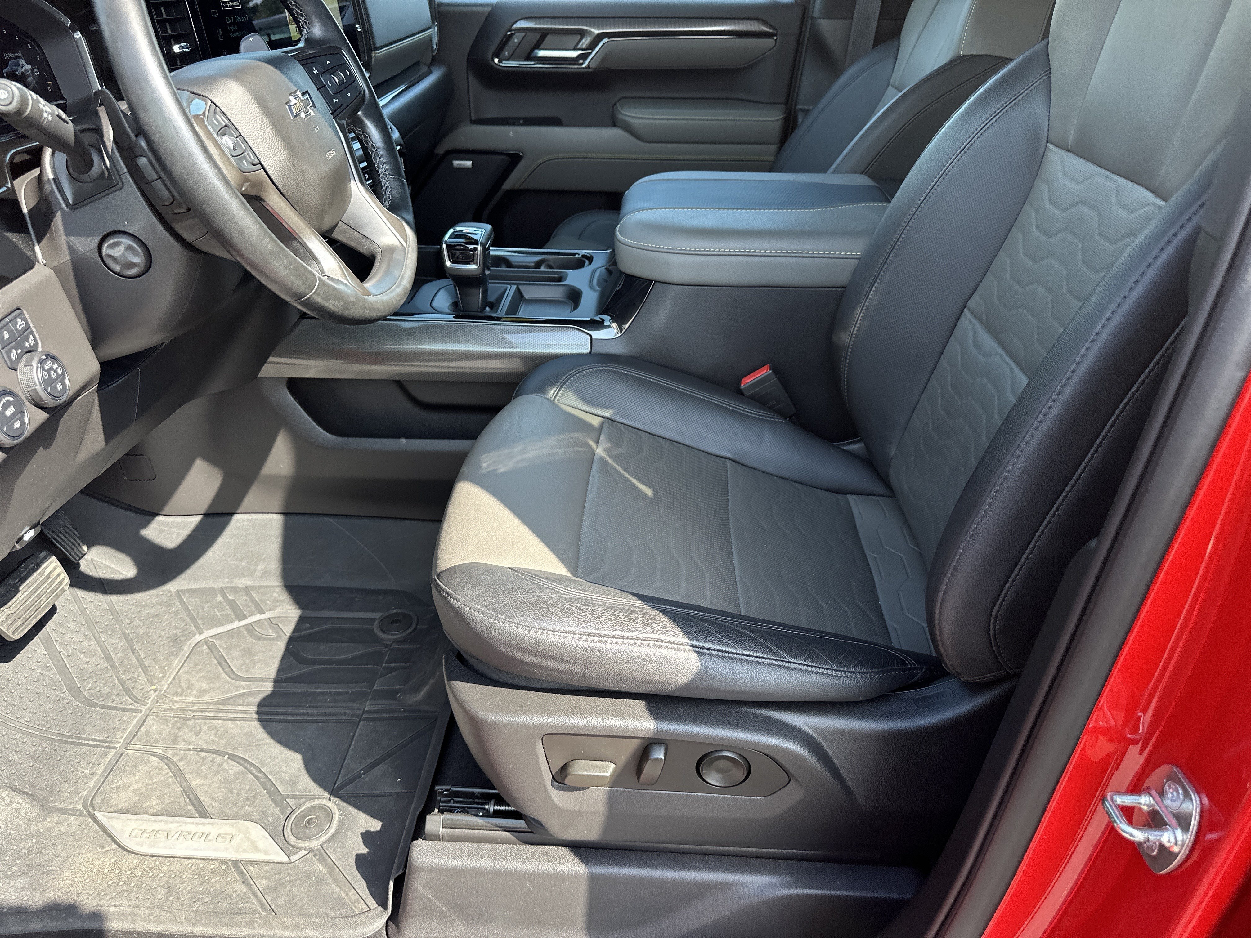 Used 2023 Chevrolet Silverado 1500 ZR2 w/ Technology Package AWD/4WD image 10
