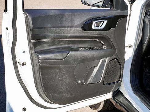 Used 2022 Jeep Compass Altitude image 22