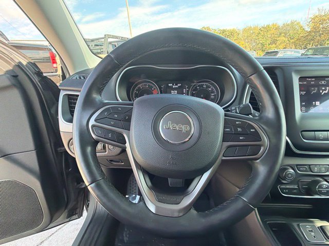 Used 2019 Jeep Cherokee Latitude Plus w/ Comfort/Convenience Group FWD image 27