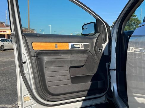 Used 2010 Lincoln MKX AWD image 7