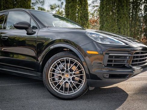 Used 2022 Porsche Cayenne Platinum Edition image 7