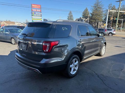 Used 2016 Ford Explorer XLT w/ Equipment Group 202A image 5