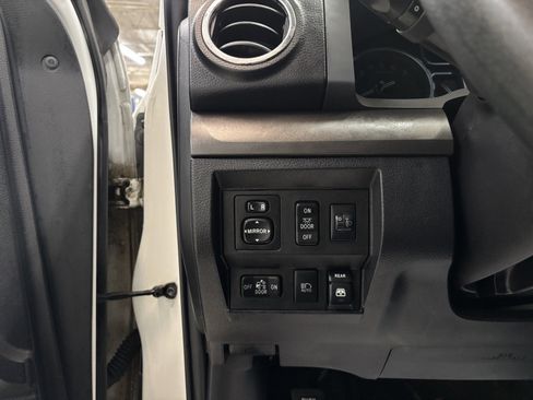 Used 2018 Toyota Tundra SR5 image 16