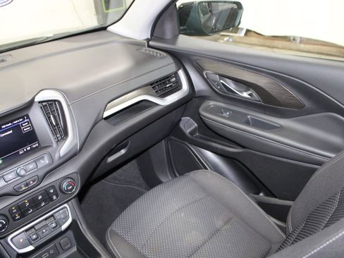 Used 2024 GMC Terrain SLE image 27