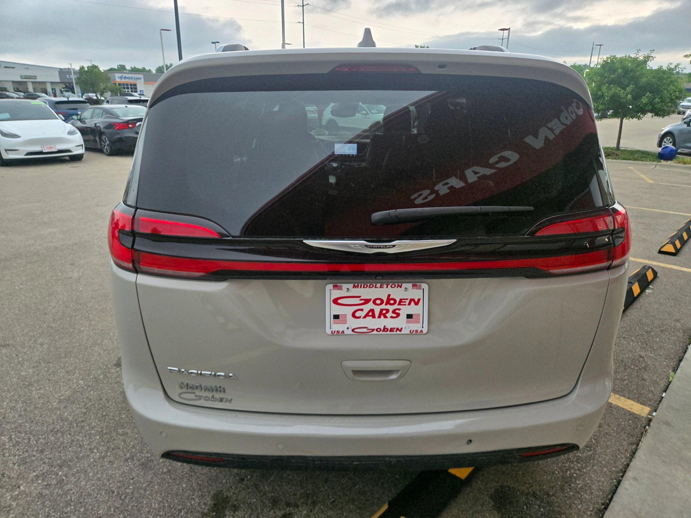 Used 2021 Chrysler Pacifica Touring-L FWD image 5