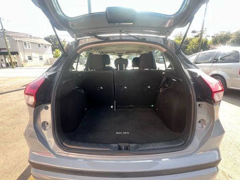 Used 2022 Nissan Kicks SV image 10