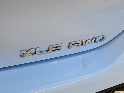 Used 2024 Toyota Highlander XLE image 12