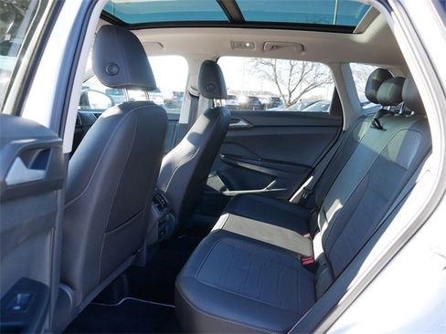 Certified 2025 Volkswagen Taos SE image 17