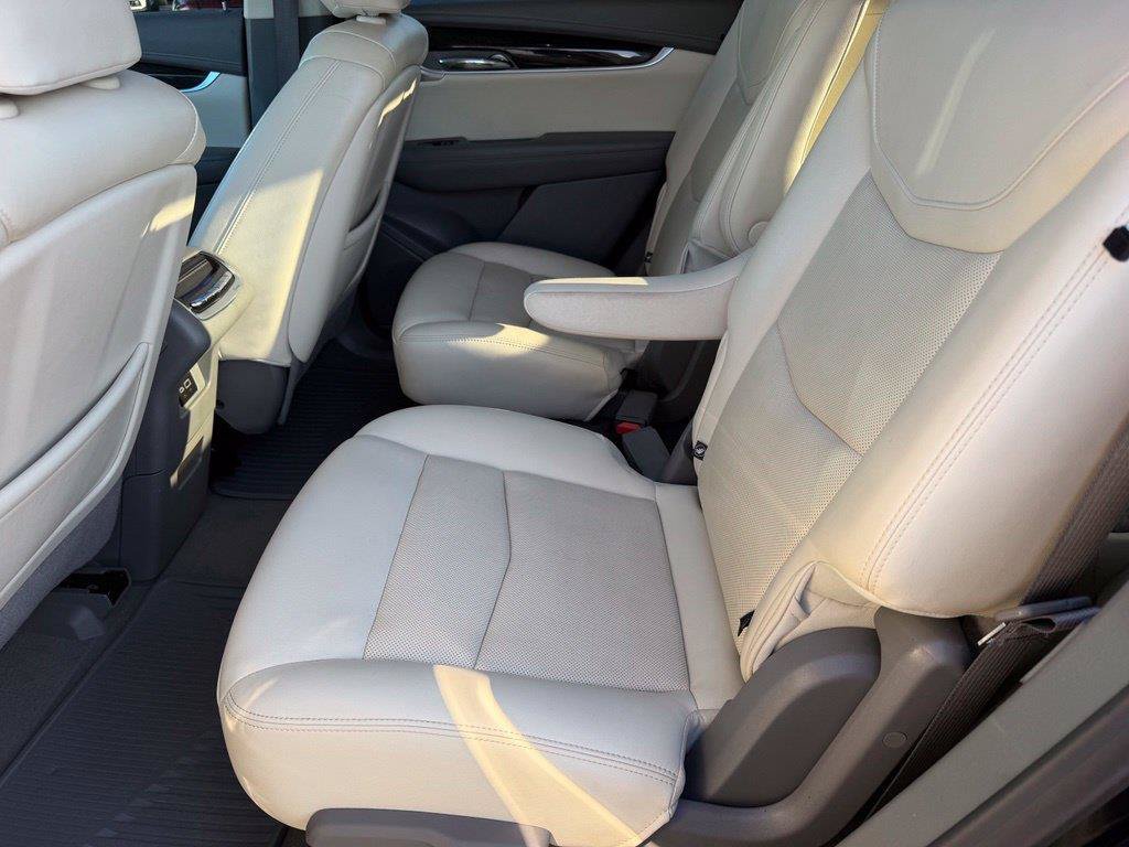 Used 2021 Cadillac XT6 Premium Luxury FWD image 11