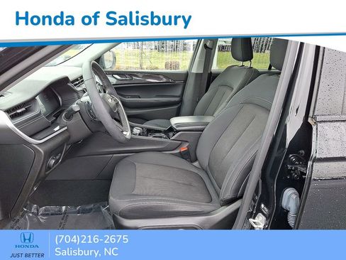 Used 2023 Jeep Grand Cherokee Laredo w/ Luxury Tech Group I image 10