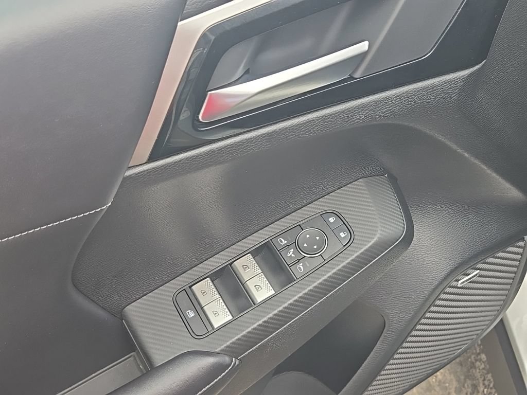 Used 2025 Mitsubishi Outlander SE FWD image 11