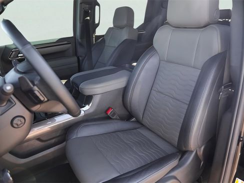 Certified 2025 Chevrolet Silverado 1500 ZR2 w/ Technology Package image 10