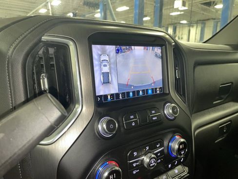 Used 2022 GMC Sierra 3500 Denali w/ Denali Ultimate Package image 16