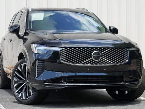 Used 2025 Volvo XC90 B5 Ultra w/ Protection Package Premier AWD/4WD image 4
