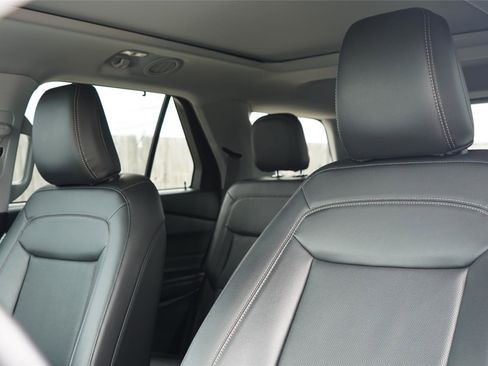 Used 2021 Ford Explorer Limited w/ Equipment Group 301A RWD image 11