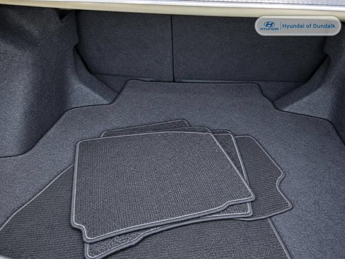 Used 2017 Toyota Corolla LE w/ Carpet Mat Package (TMS) FWD image 11
