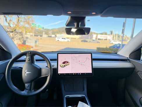 Used 2021 Tesla Model Y Long Range image 7