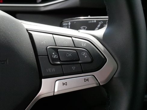 Certified 2025 Volkswagen Taos SE AWD/4WD image 25